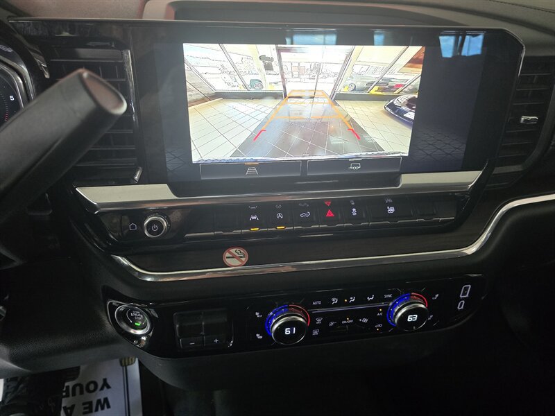 Used 2025 GMC Sierra 1500 SLT AWD/4WD image 30