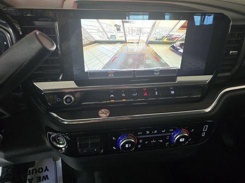 Used 2025 GMC Sierra 1500 SLT AWD/4WD image 30