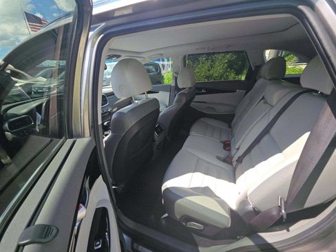 Used 2019 Kia Sorento SX w/ SX Touring Package FWD image 9