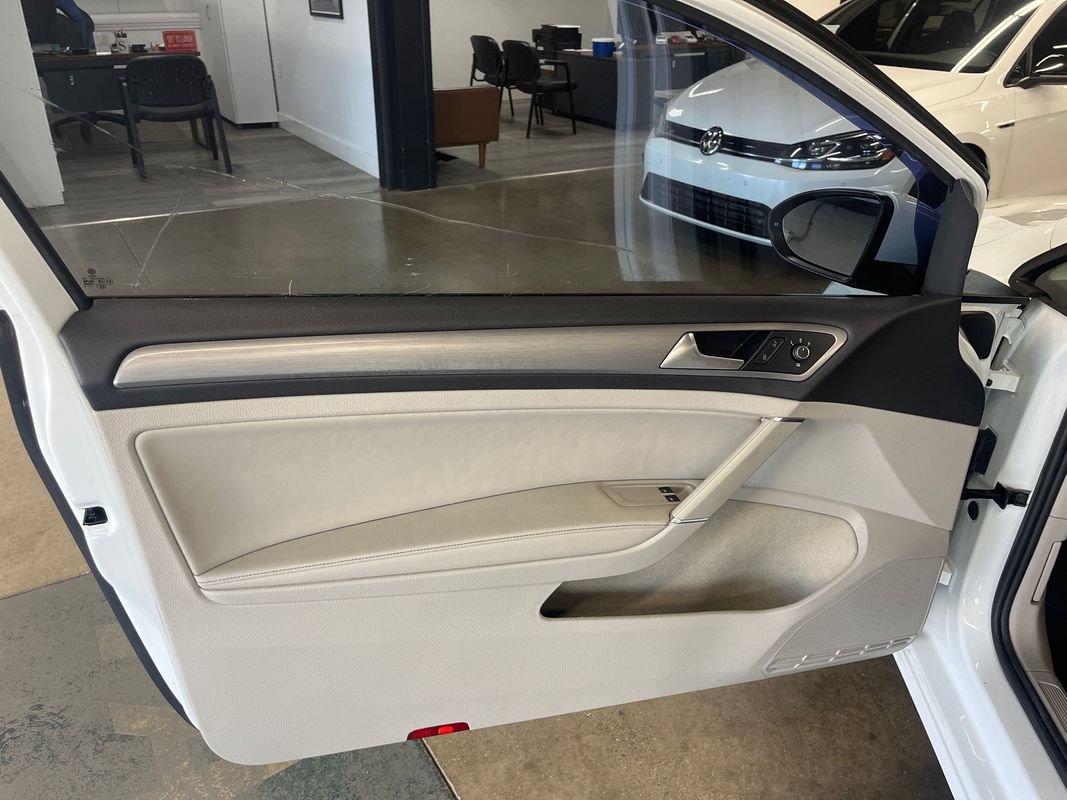 Used 2015 Volkswagen Golf S FWD image 33