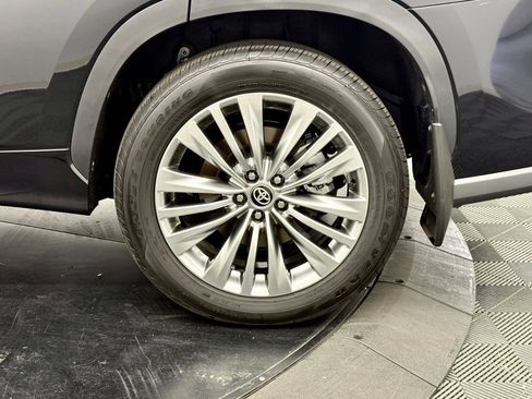 Used 2026 Toyota Highlander Platinum image 14