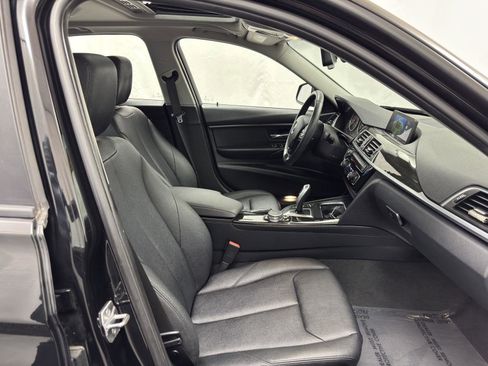 Used 2016 BMW 320i xDrive Sedan w/ Driver Assistance Package image 33