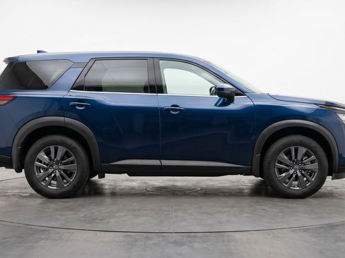 Used 2025 Nissan Pathfinder SV AWD/4WD image 11