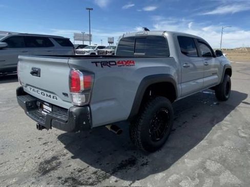 Used 2020 Toyota Tacoma TRD Off-Road w/ Blackout Package AWD/4WD image 8