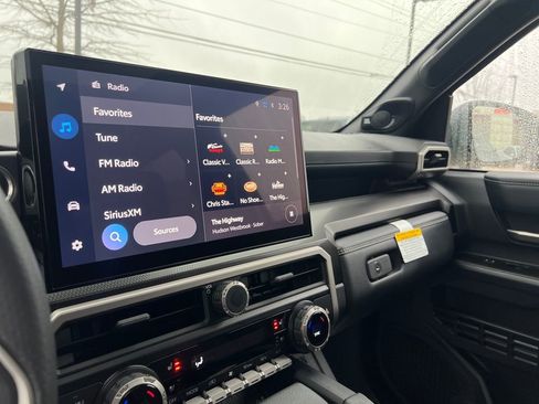 Used 2025 Toyota 4Runner Limited image 17