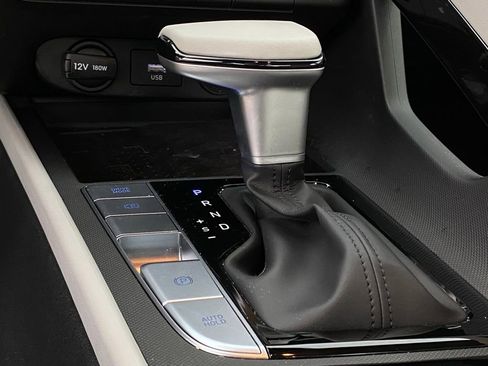 Used 2022 Hyundai Elantra Limited FWD image 20