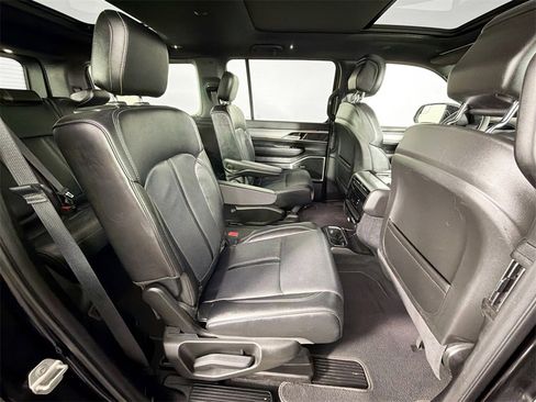 Used 2024 Jeep Wagoneer Series II image 32