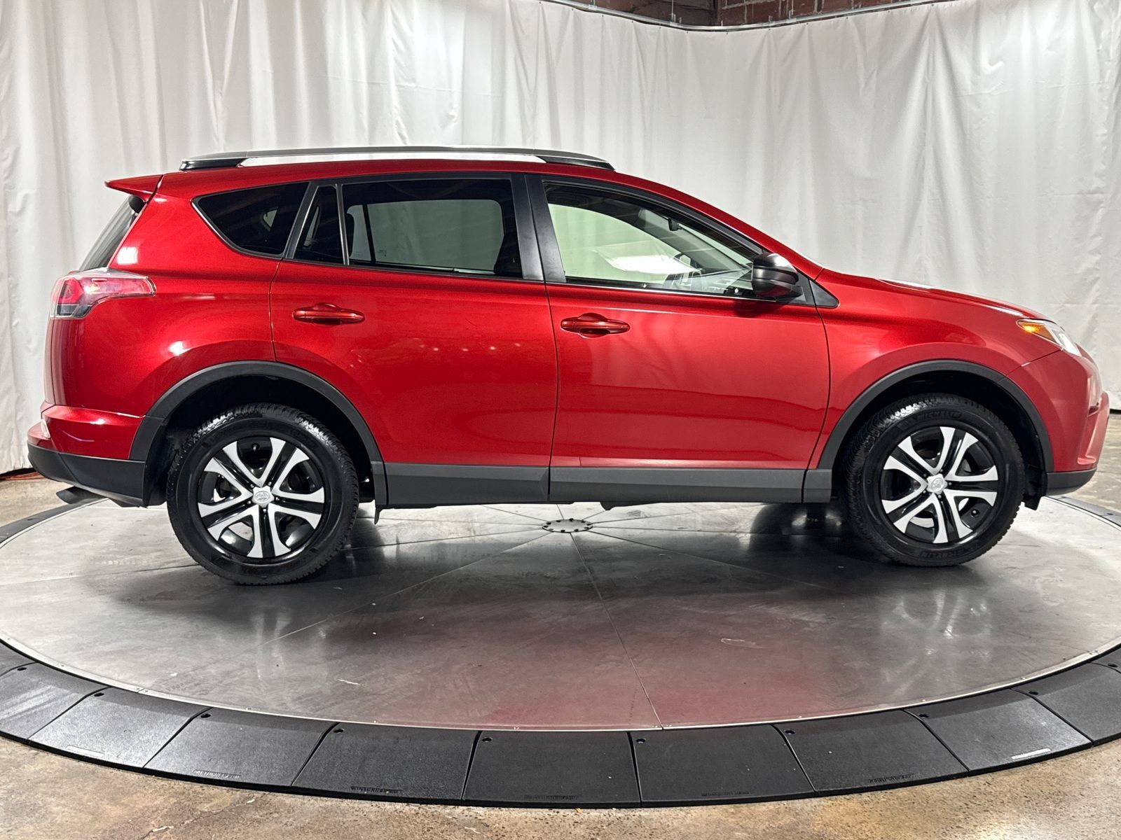 Used 2016 Toyota RAV4 LE AWD/4WD image 6