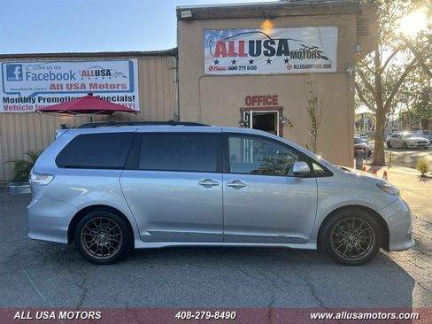Used 2015 Toyota Sienna SE w/ SE Preferred Package image 1