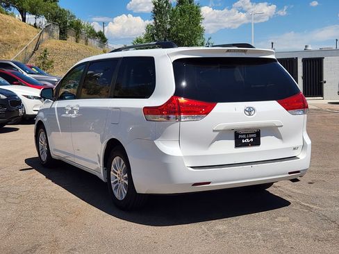 Used 2013 Toyota Sienna XLE FWD image 7