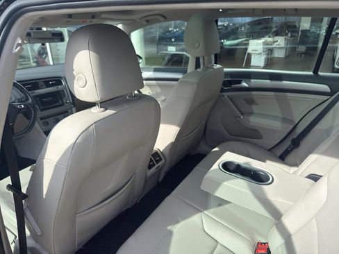 Used 2015 Volkswagen Golf TDI SE image 16