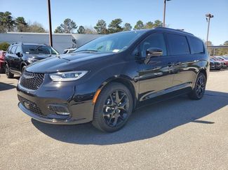 New 2026 Chrysler Pacifica Select w/ S Appearance Package FWD video 3