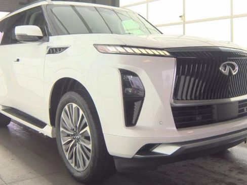 Used 2025 INFINITI QX80 Sensory image 4