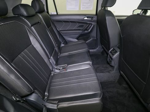 Certified 2024 Volkswagen Tiguan SE w/ Panoramic Sunroof Package AWD/4WD image 24