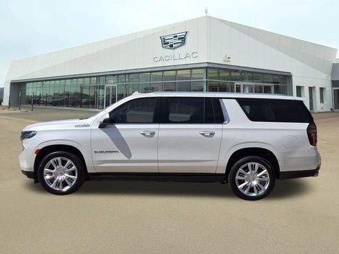 Used 2024 Chevrolet Suburban High Country w/ Premium Package AWD/4WD image 3