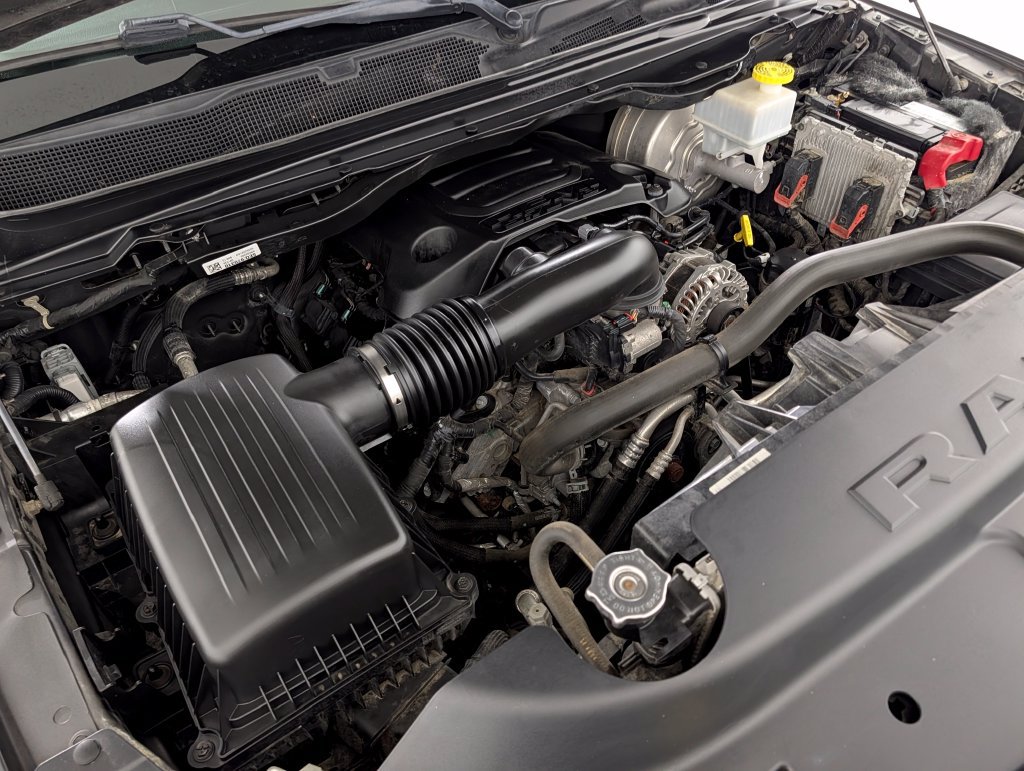 Used 2019 RAM 1500 Laramie AWD/4WD image 7