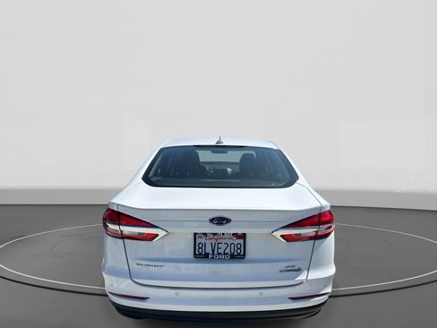Used 2019 Ford Fusion SE image 4