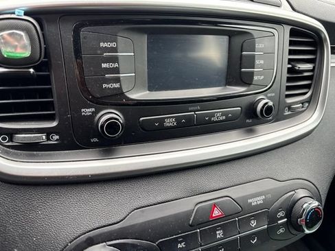 Used 2017 Kia Sorento AWD image 13