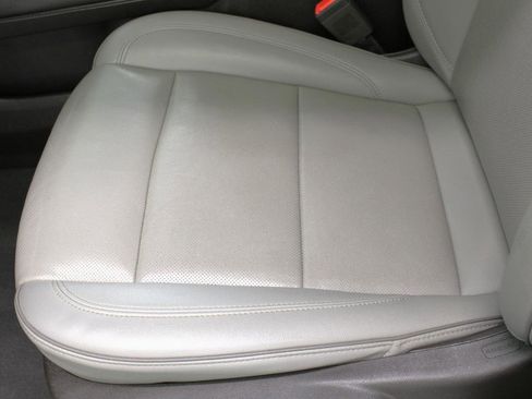 Used 2022 GMC Yukon SLT w/ SLT Premium Package image 34