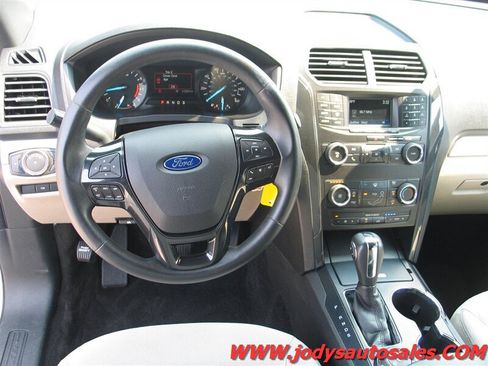 Used 2018 Ford Explorer 4WD image 8