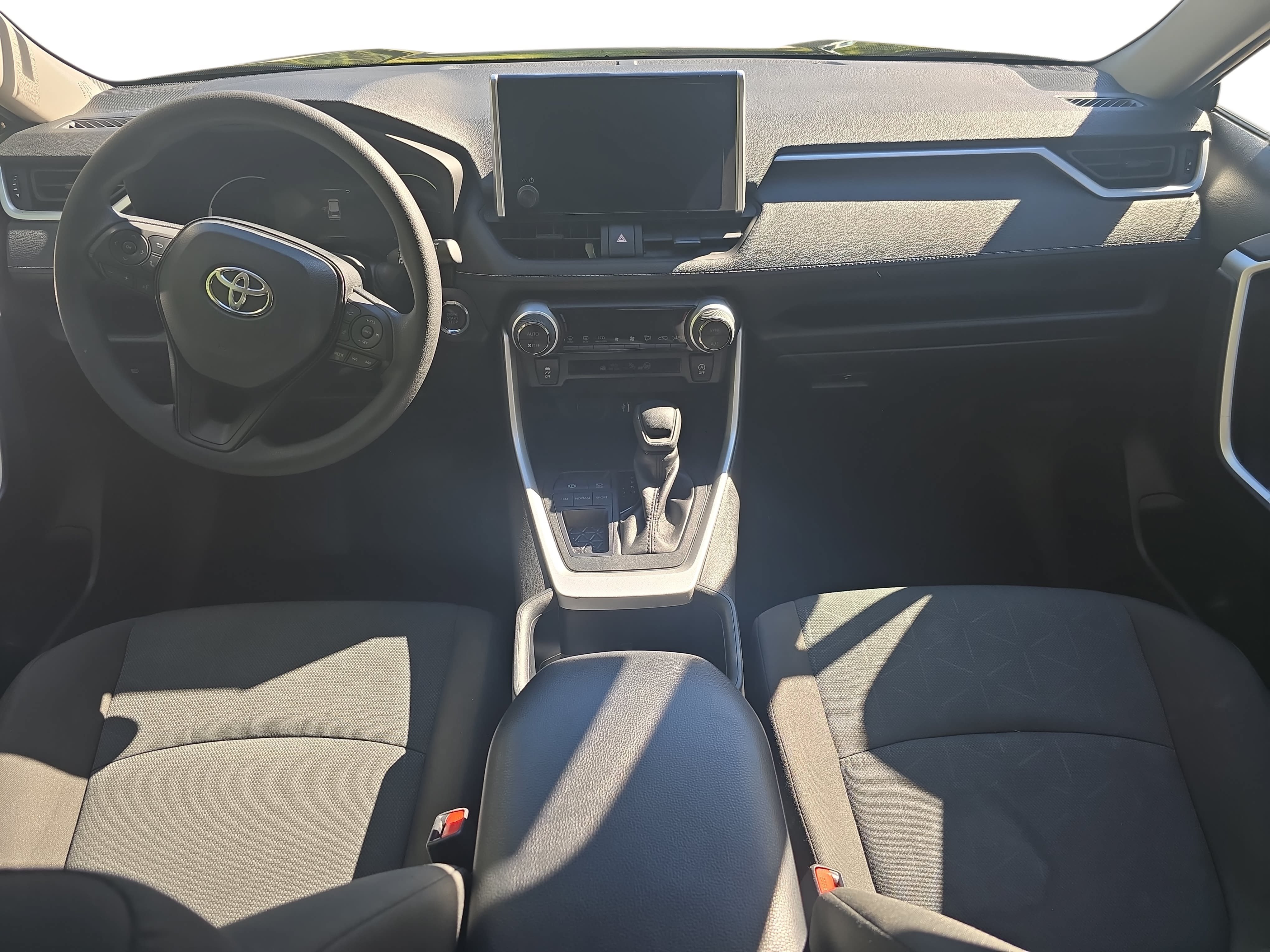 Used 2025 Toyota RAV4 XLE FWD image 9