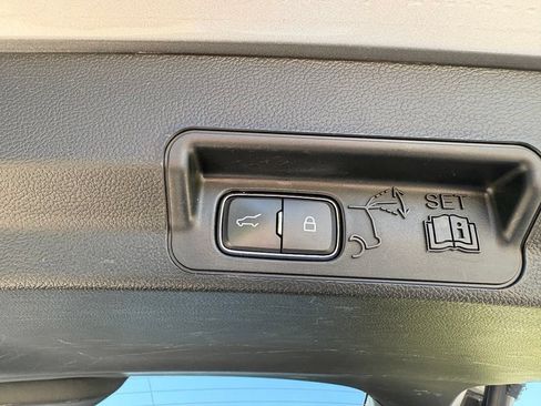 Used 2023 Ford Explorer XLT w/ Equipment Group 202A AWD/4WD image 59