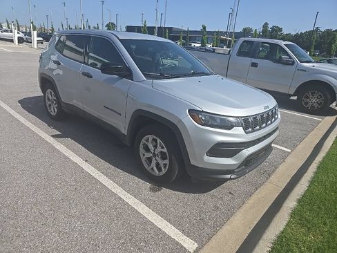 Used 2025 Jeep Compass Sport AWD/4WD image 3