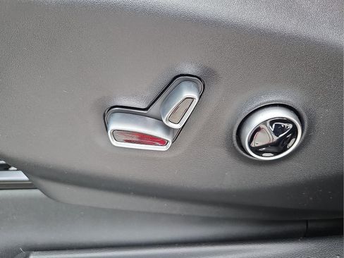 New 2026 Chrysler Pacifica Pinnacle image 16