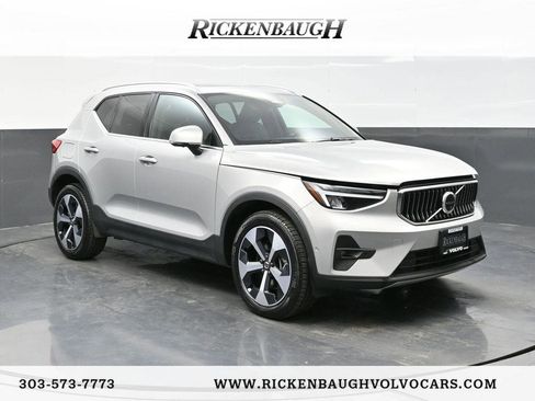Used 2025 Volvo XC40 B5 Plus image 1