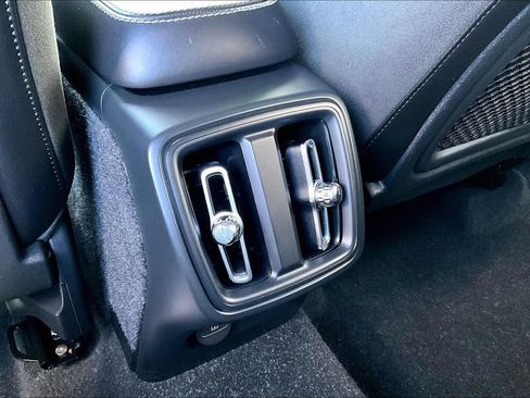 Used 2019 Volvo XC40 T5 R-Design image 33