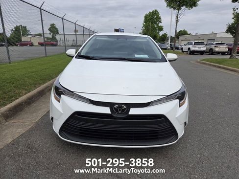 Used 2024 Toyota Corolla LE w/ LE Convenience Package FWD image 2
