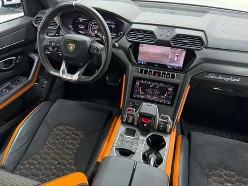 Used 2022 Lamborghini Urus AWD/4WD image 31
