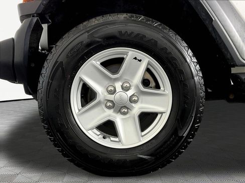 Used 2020 Jeep Gladiator Sport w/ Quick Order Package 24S AWD/4WD image 34