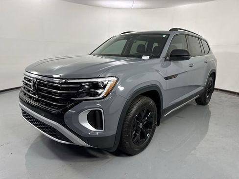 Used 2024 Volkswagen Atlas Peak Edition SE AWD/4WD image 26