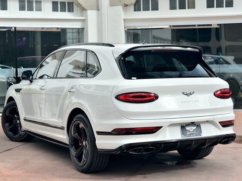 Used 2023 Bentley Bentayga image 3