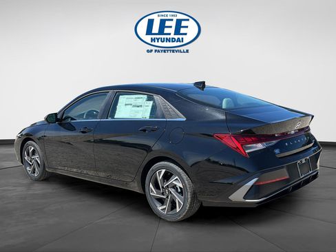 New 2026 Hyundai Elantra Limited FWD image 5
