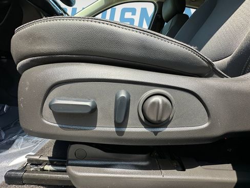 Used 2023 Buick Encore GX Select w/ Sport Touring Package AWD/4WD image 17