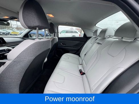 Used 2023 Hyundai Elantra Limited image 16