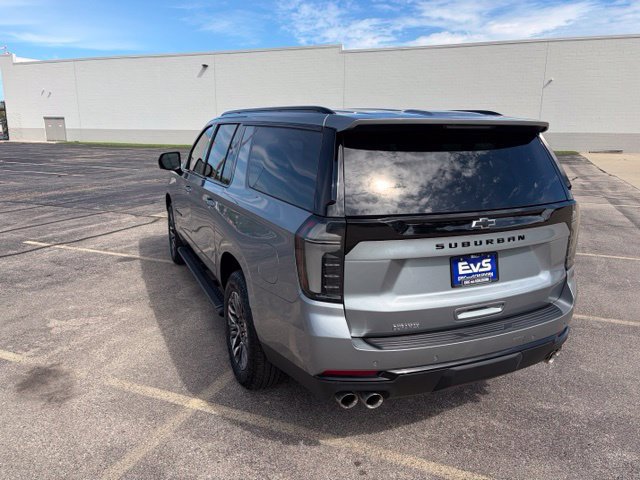 Used 2025 Chevrolet Suburban Z71 w/ Z71 Off-Road Package AWD/4WD image 4