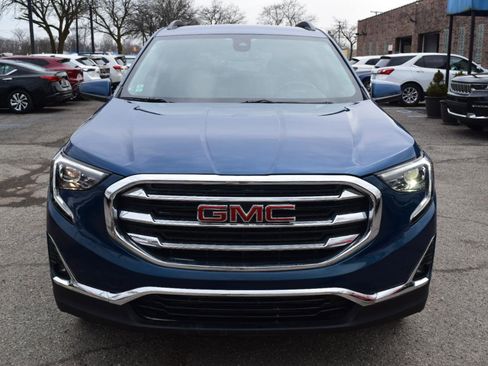 Used 2021 GMC Terrain SLE w/ Driver Convenience Package image 3