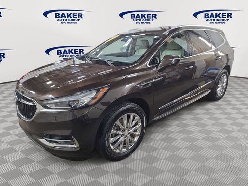 Used 2018 Buick Enclave Premium w/ Experience Buick Package FWD image 3