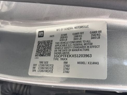Used 2025 Chevrolet Colorado ZR2 w/ Technology Package AWD/4WD image 9