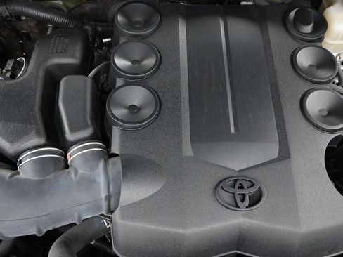 Used 2022 Toyota 4Runner TRD Off-Road Premium AWD/4WD image 46
