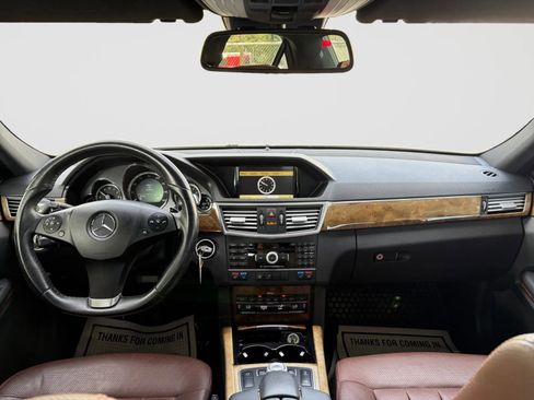 Used 2011 Mercedes-Benz E 550 4MATIC Sedan image 22