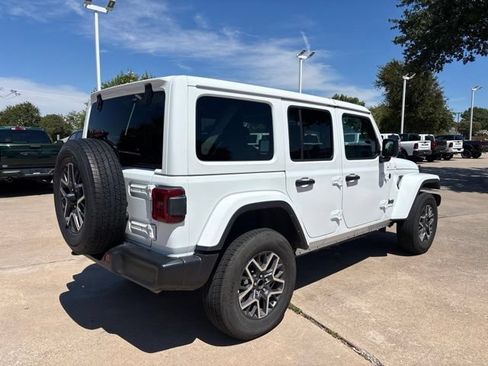 Used 2025 Jeep Wrangler Unlimited Sahara AWD/4WD image 6