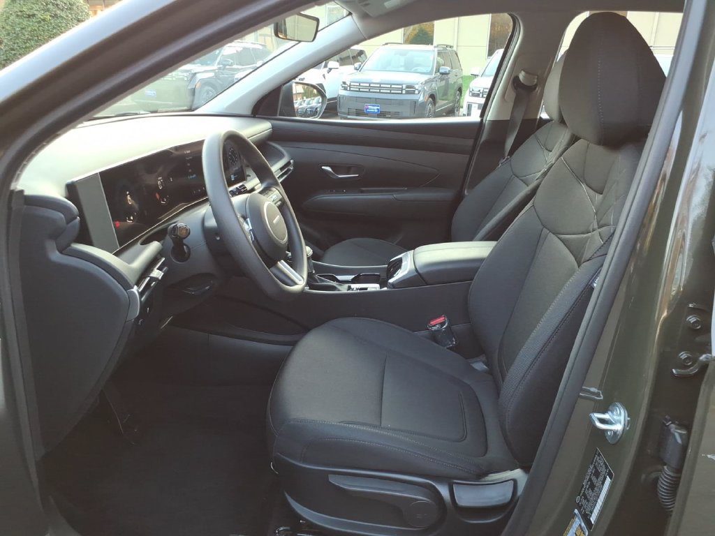 Used 2025 Hyundai Tucson SE AWD/4WD image 10