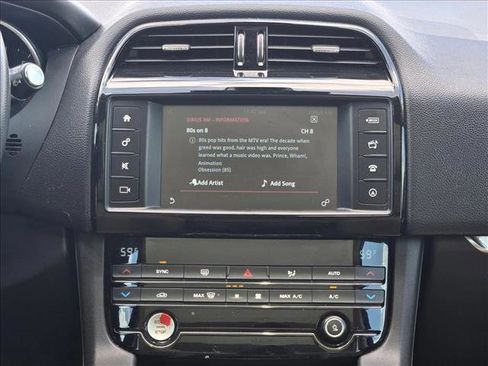 Used 2018 Jaguar F-PACE Premium image 13