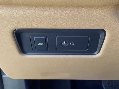 Used 2023 Jaguar F-PACE S image 25