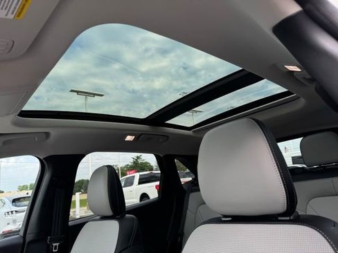 New 2025 Ford Escape SE w/ PHEV Premium Package image 28