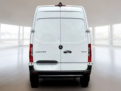 Used 2025 Mercedes-Benz Sprinter 2500 image 5